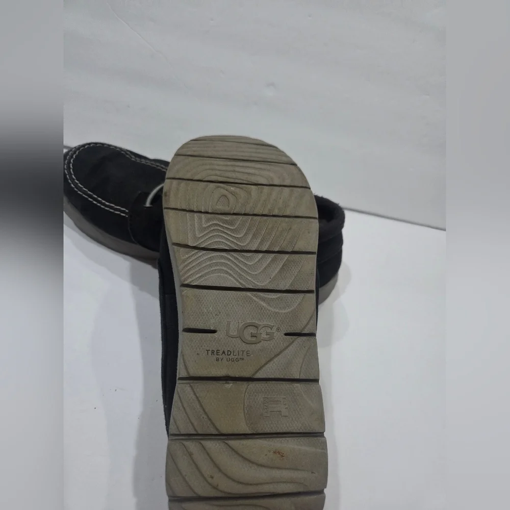 UGG Boy's Blue Suede Boat Shoes with Gray Sole Sz.5